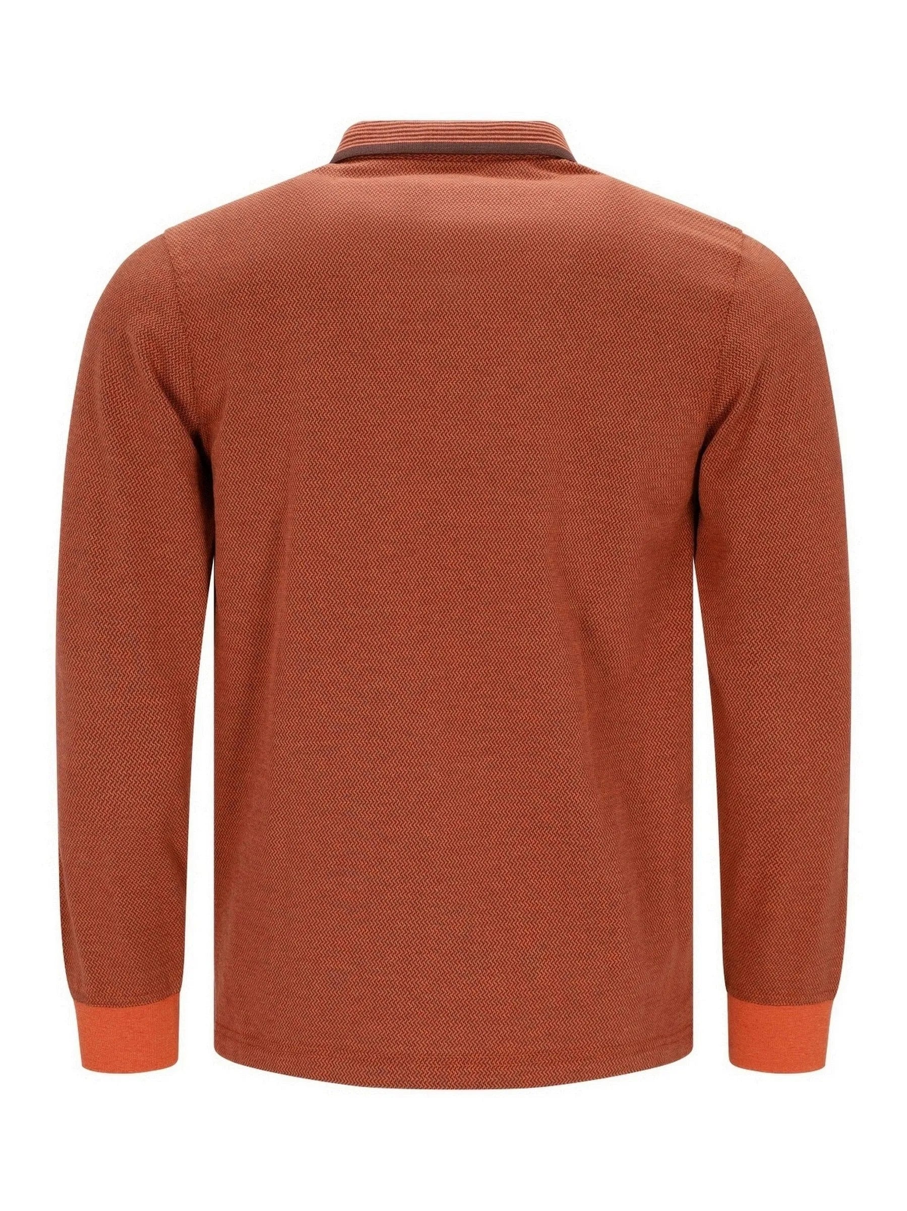Terrakotta-farbene Poloshirt mit Textur, orangen Akzenten und Kragenbesatz, wahrscheinlich aus Baumwolle oder Polyester-Mischung.