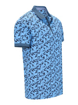 Hellblaues Poloshirt mit floralem Alloverdruck in Stay-Fresh-Qualität