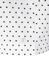 Poloshirt mit Tupfen-Print: weißes Hemd mit schwarzen Punkten und silbernem Emblem