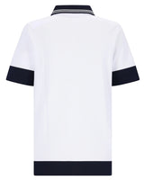 Weißes Poloshirt mit marineblauen Akzenten und Streifen, kurzen Ärmeln, Kragen und Rippenbündchen.