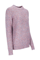 Lavendelfarbener Zopfstrickpullover mit hohem Halsausschnitt und langen Ärmeln.