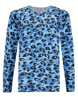 Blaues langärmeliges Shirt mit Leopardenmuster und Rundhalsausschnitt.