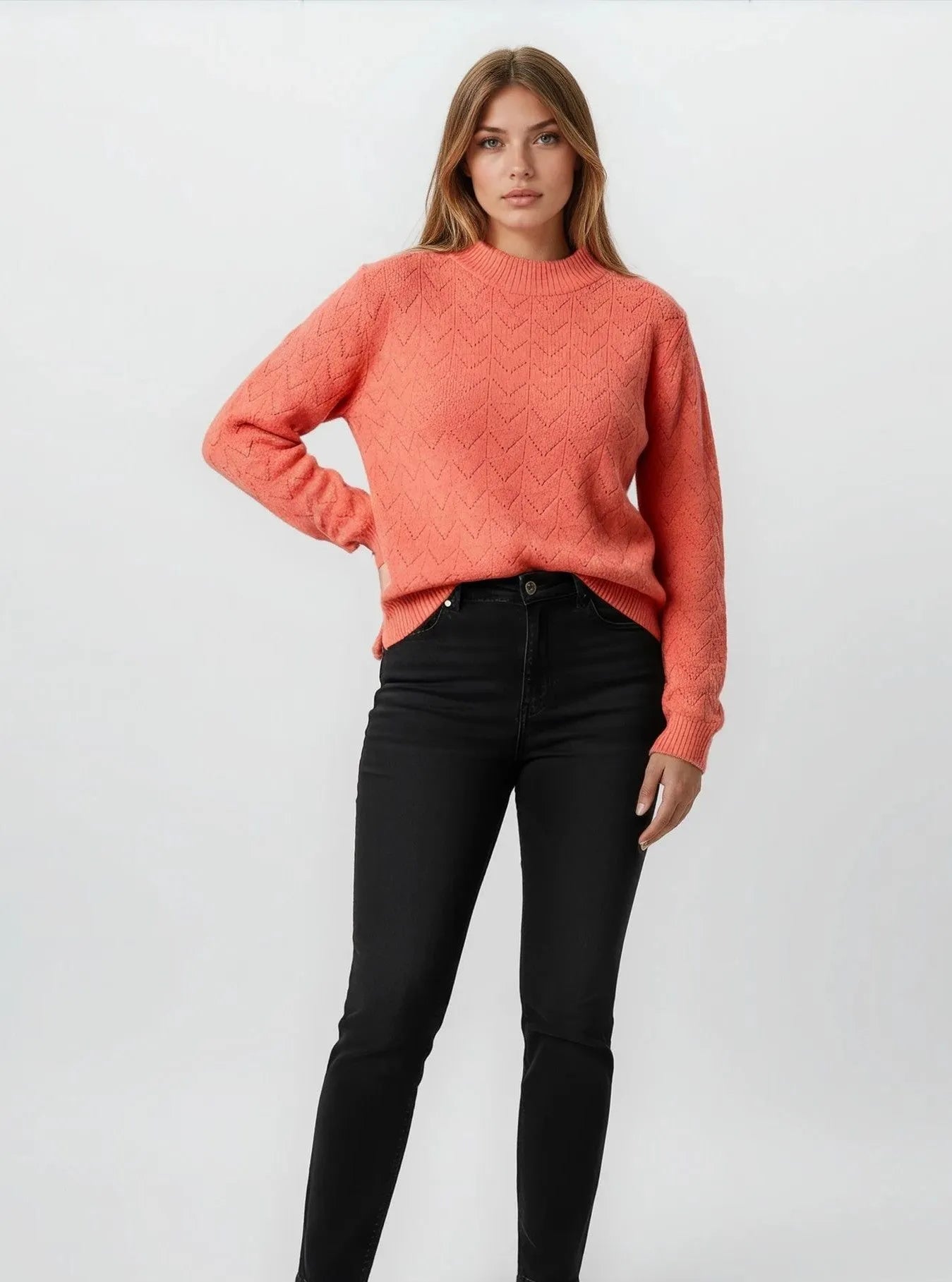 Coral-farbener Langarm-Strickpullover mit Rippen-Crew-Neck und Chevron-Muster