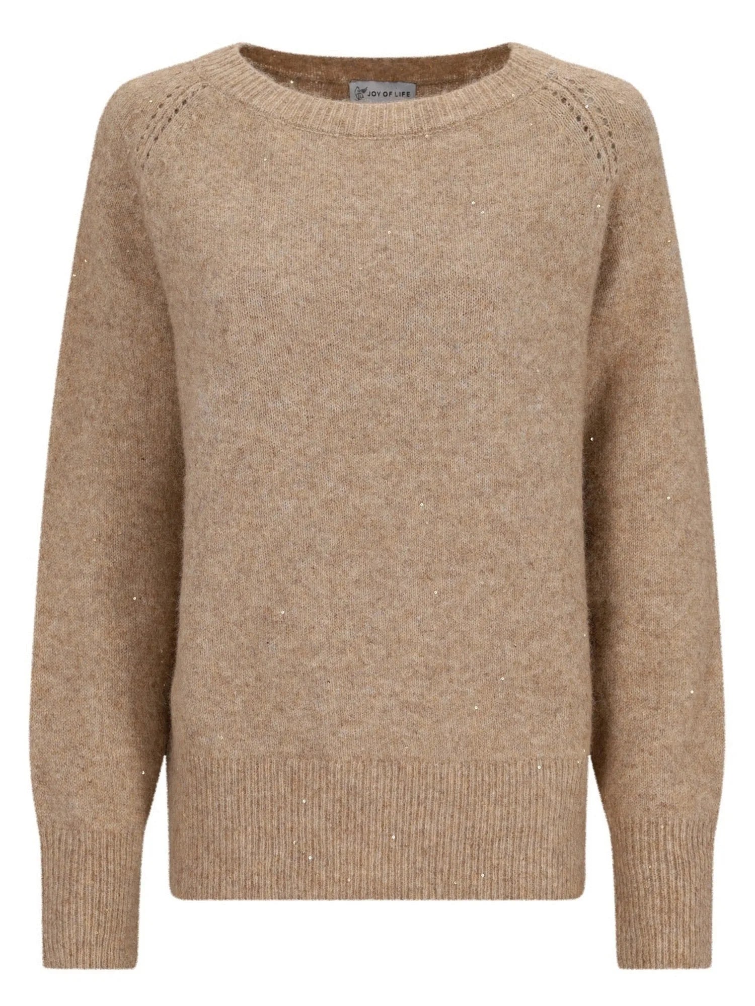 Beige gestrickter Pullover mit gerippten Bündchen und Saum, wahrscheinlich aus Wolle- oder Baumwollmischung.