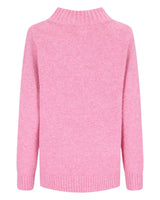 Rosa strukturierter Pullover mit Rippenbündchen und Kragen, wahrscheinlich aus Wolle oder Acryl.