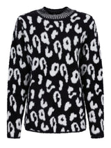 Schwarzer und weißer Leopard-Print-Pullover mit geripptem Ausschnitt.