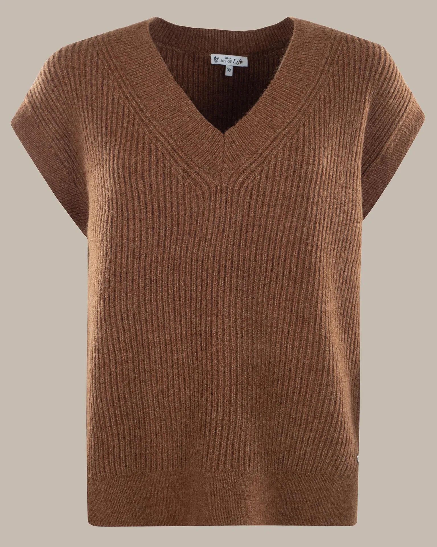 Brauner Pullover mit V-Ausschnitt, gerippter Struktur und kurzen Ärmeln.