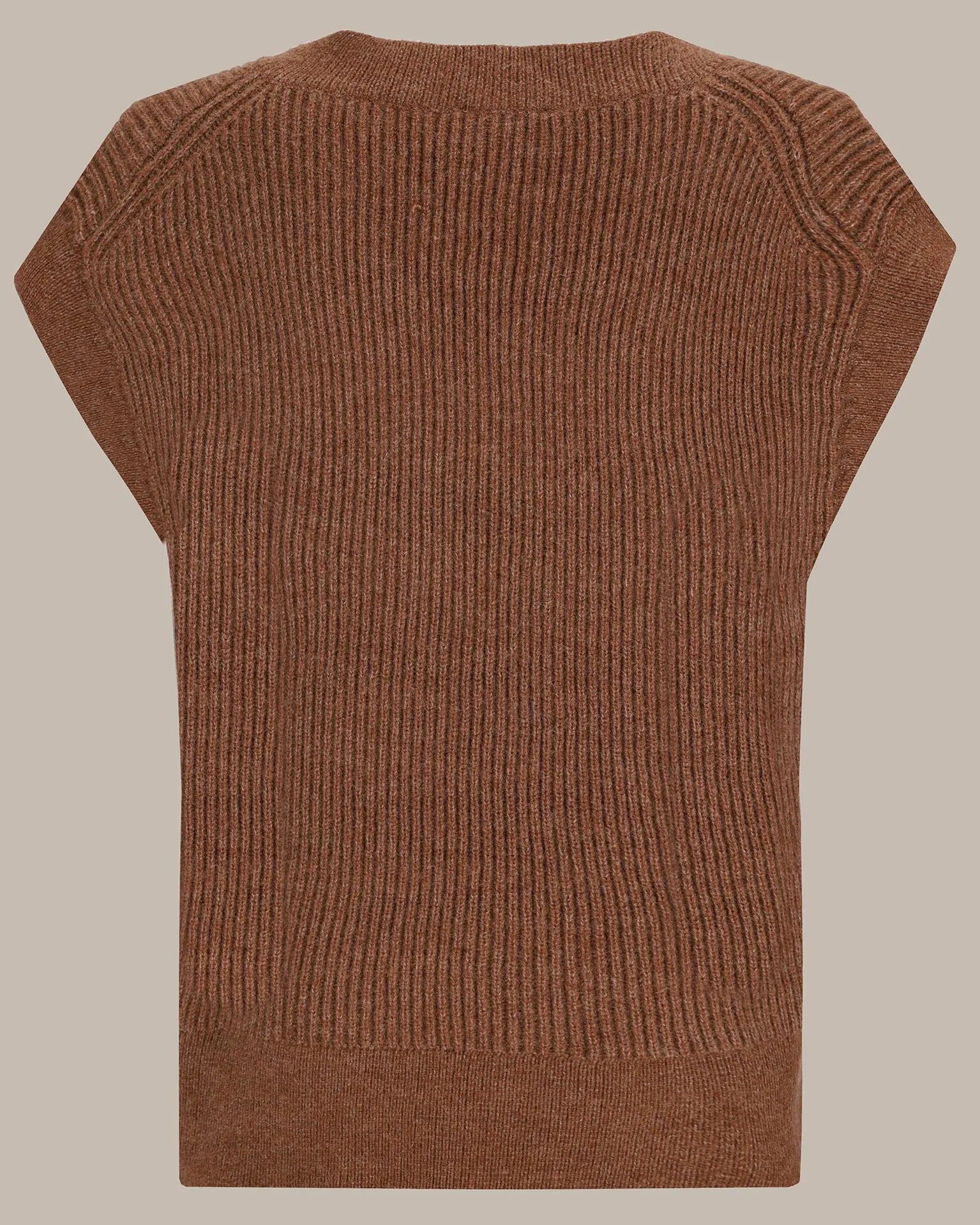 Brauner Rippenpullover mit kurzen Ärmeln und Rundhalsausschnitt.