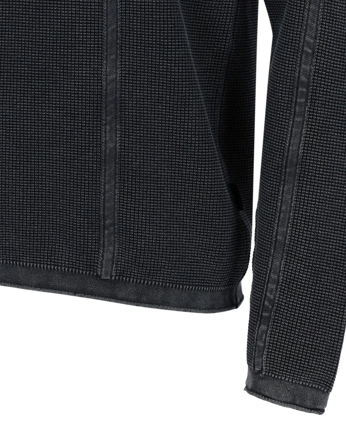 Dunkelgrauer Pullover aus Waffelstrick mit gerippten Abschlüssen.