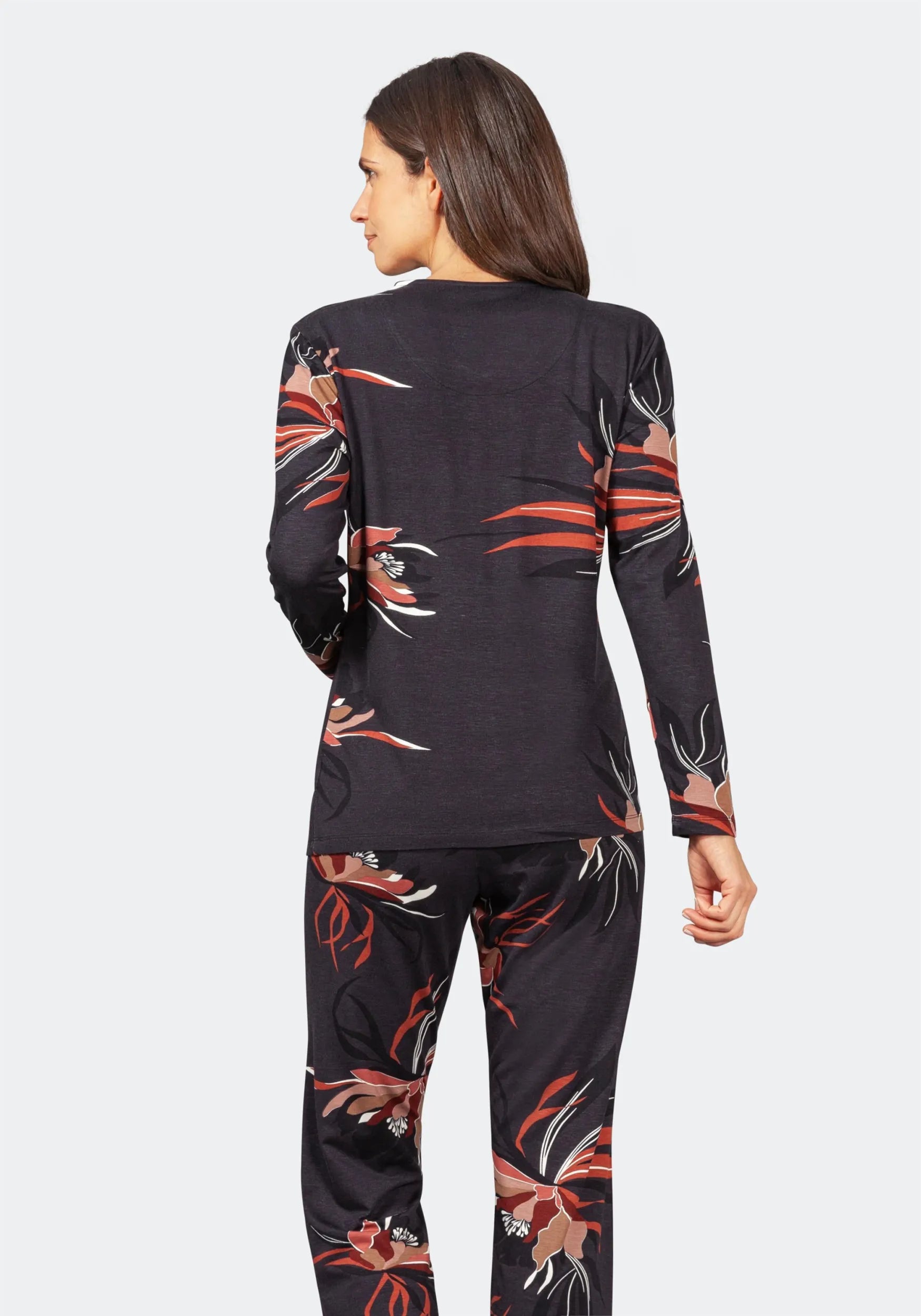 Schwarzes langärmeliges Pyjama-Set mit Blumenmuster für Damen.