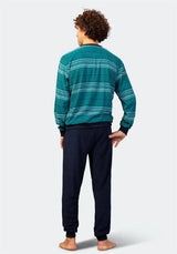 Blaugrün und marineblau gestreifter Pullover mit Jogginghose.