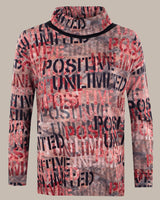 Rosa und schwarzer ’positive unlimited’ Rollkragenpullover mit Batikmuster.