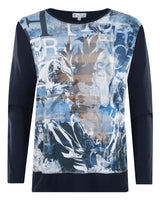 Blau-weißes, langärmeliges Top mit Blumendruck und marineblauen Akzenten.