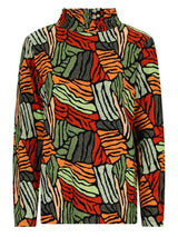 Bunter abstrakter gemusterter Rollkragenpullover mit hohem Kragen und langen Ärmeln.