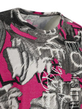 Rosa und graues Grafik-T-Shirt mit schwarzem Textdesign.