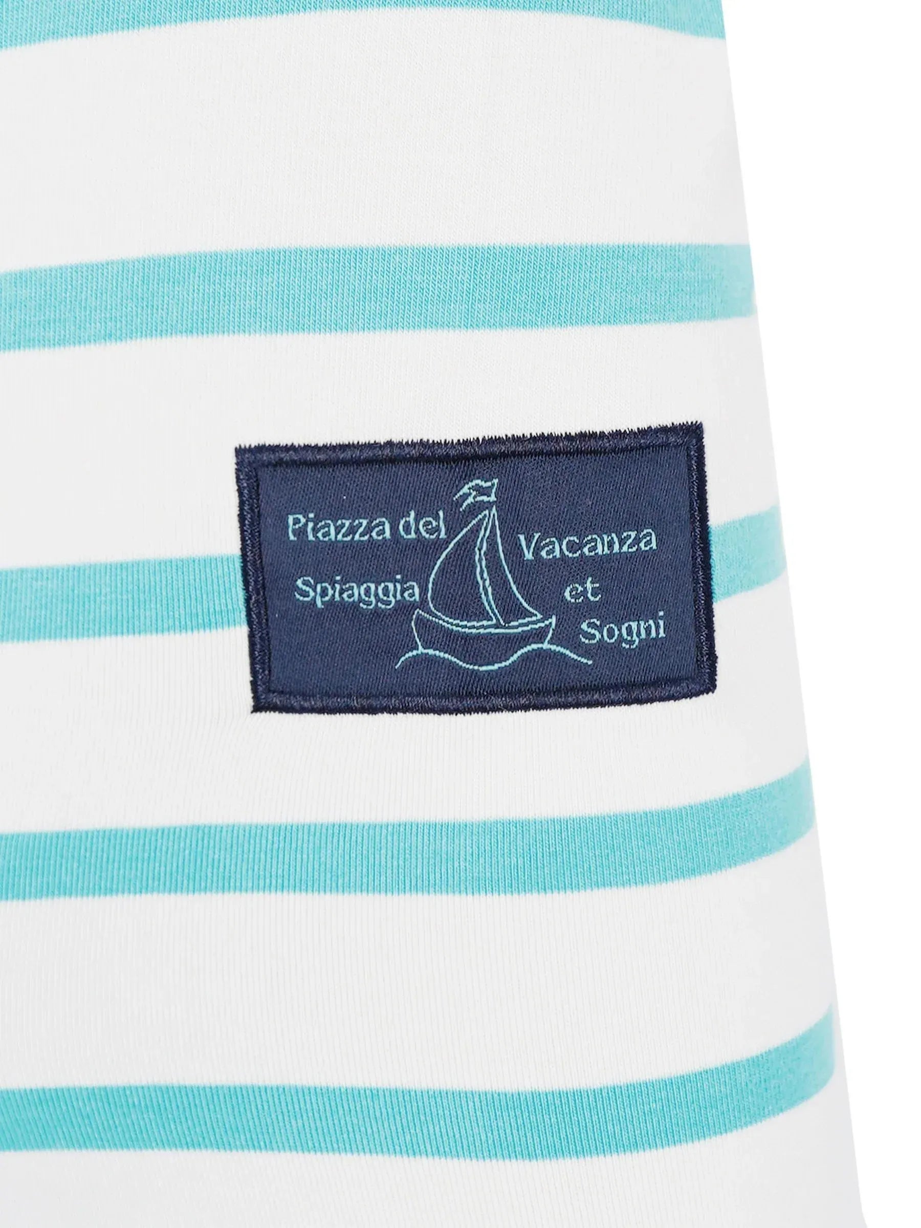 Navyblaues Stickerei-Patch mit weißem Segelboot und Piazza del Spiaggia Vacanza e Sogni auf gestreiftem Shirt Streifen-Dessin