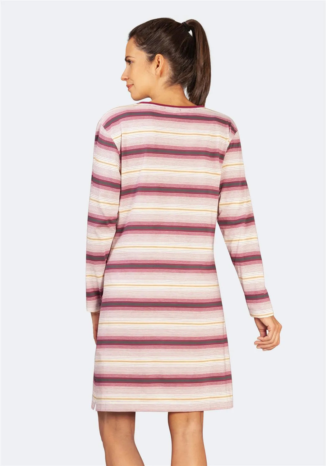Gestreiftes Pulloverkleid mit langen Ärmeln, mit einem Mix aus rosa und weißen Streifen.