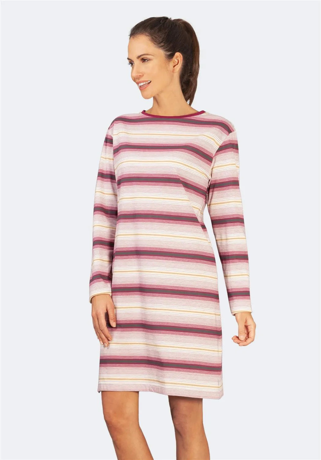 Gestreiftes Pulloverkleid in Rosa und Lila, aus weicher Baumwolle.