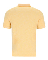 Hellgelbes Poloshirt mit kurzen Ärmeln.