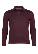 Burgunderfarbener Pullover mit langem Ärmel und Viertelreißverschluss.