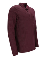 Kastanienbraunes Langarm-Poloshirt für Herren mit dezentem Karomuster und einer Brusttasche.