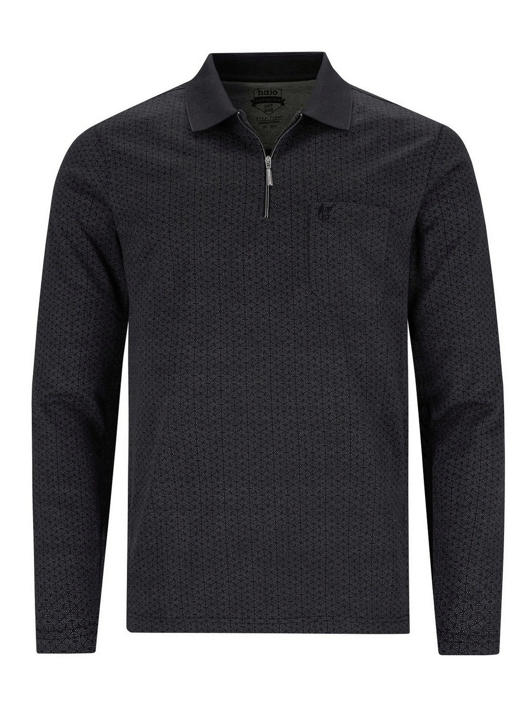 Schwarzes und graues gemustertes Reißverschluss-Poloshirt mit Logo auf der Brust.