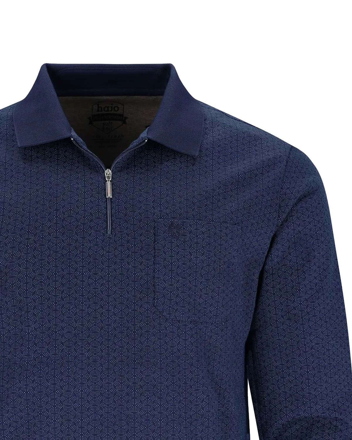 Marineblaues Langarm-Poloshirt für Herren mit Viertelreißverschluss und dezentem geometrischem Muster.