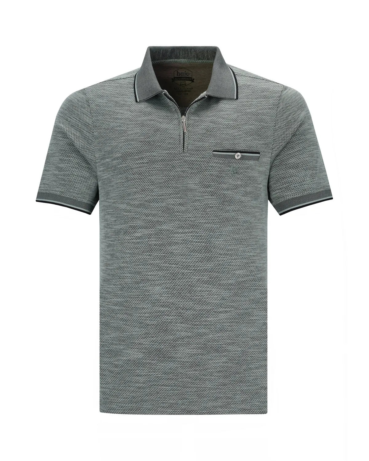 Graues Poloshirt mit schwarz-weiß gestreiftem Saum und Taschendetail.
