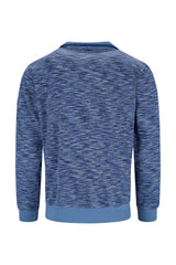 Blau und marineblau meliertes Sweatshirt mit hohem Kragen.