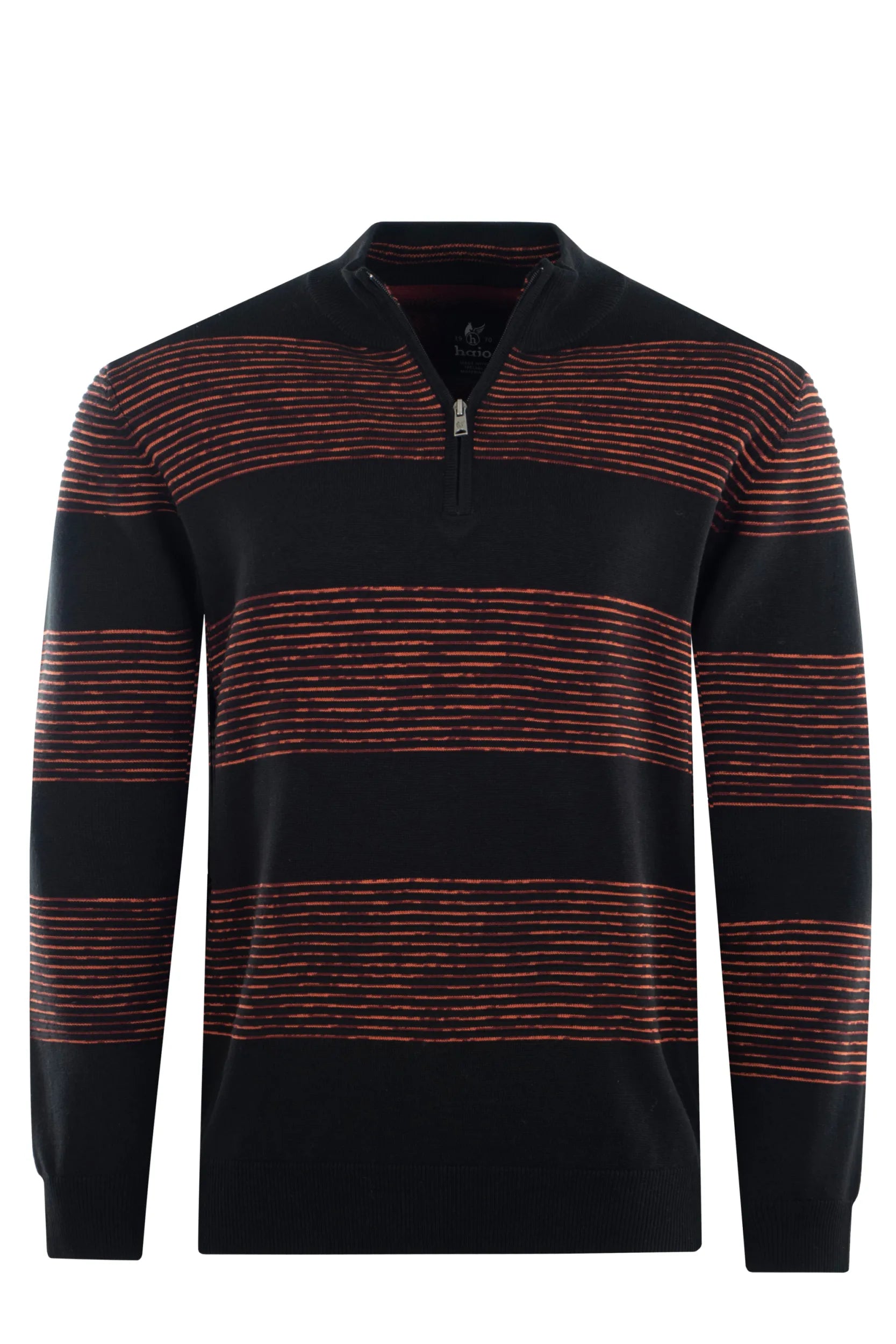 Schwarz und rot gestreifter Pullover mit halbem Reißverschluss.