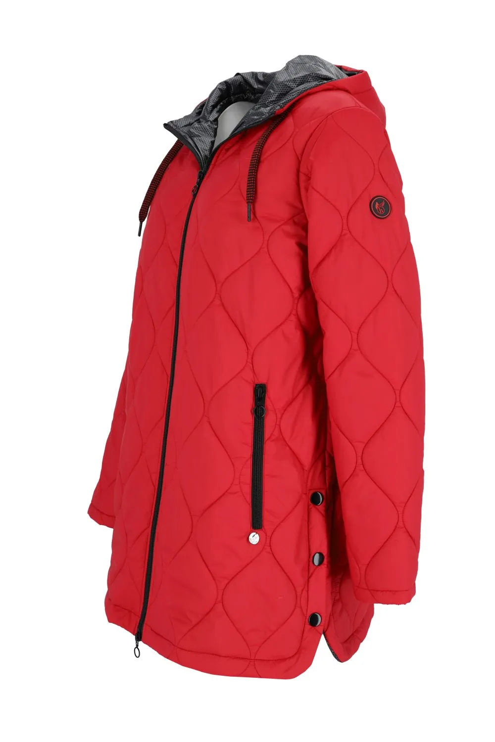 Rote, gesteppte Winterjacke mit Kapuze und Reißverschluss.