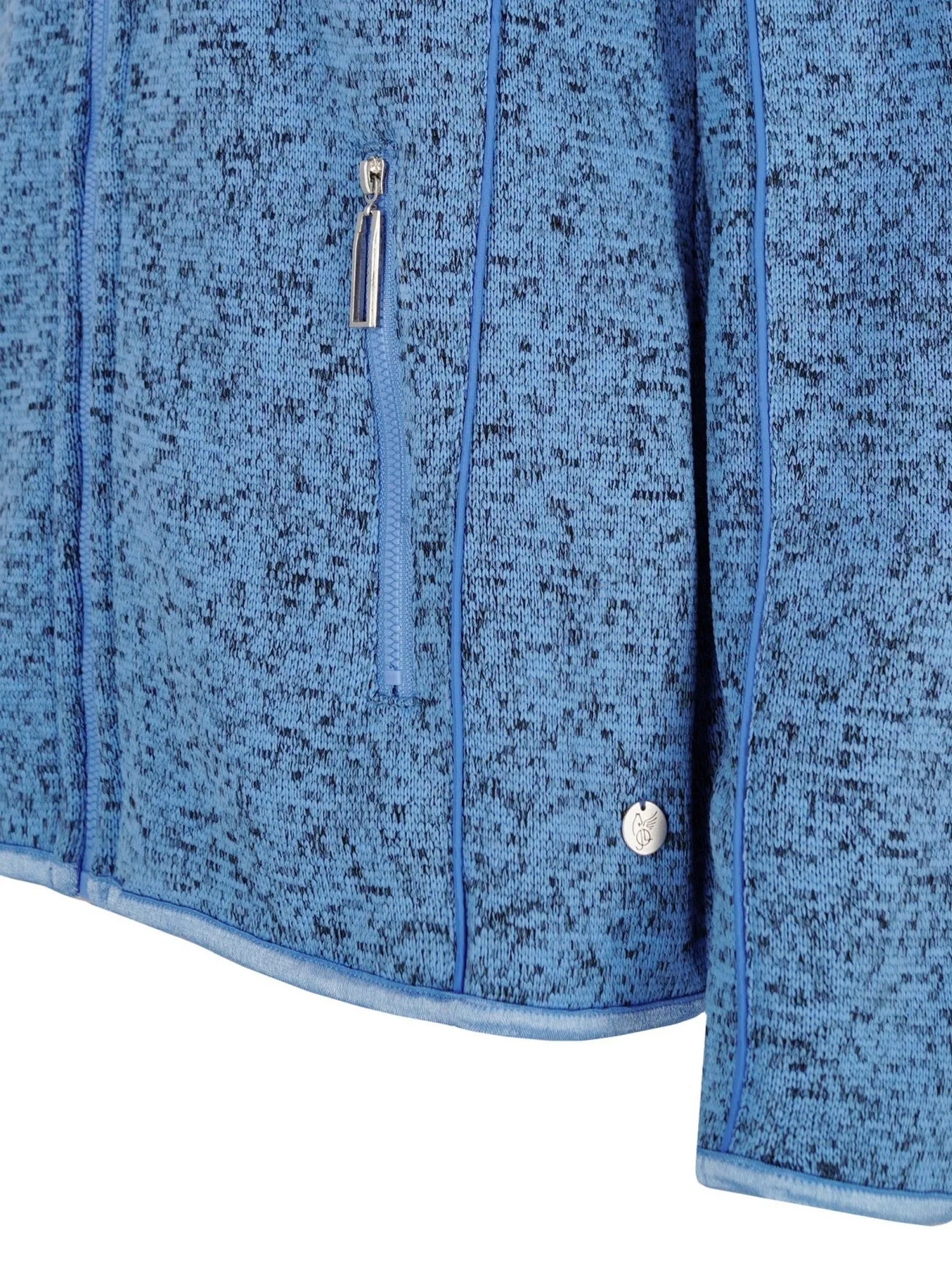 Blaue gesprenkelte Fleecejacke mit Reißverschluss- und Knopfverschluss.