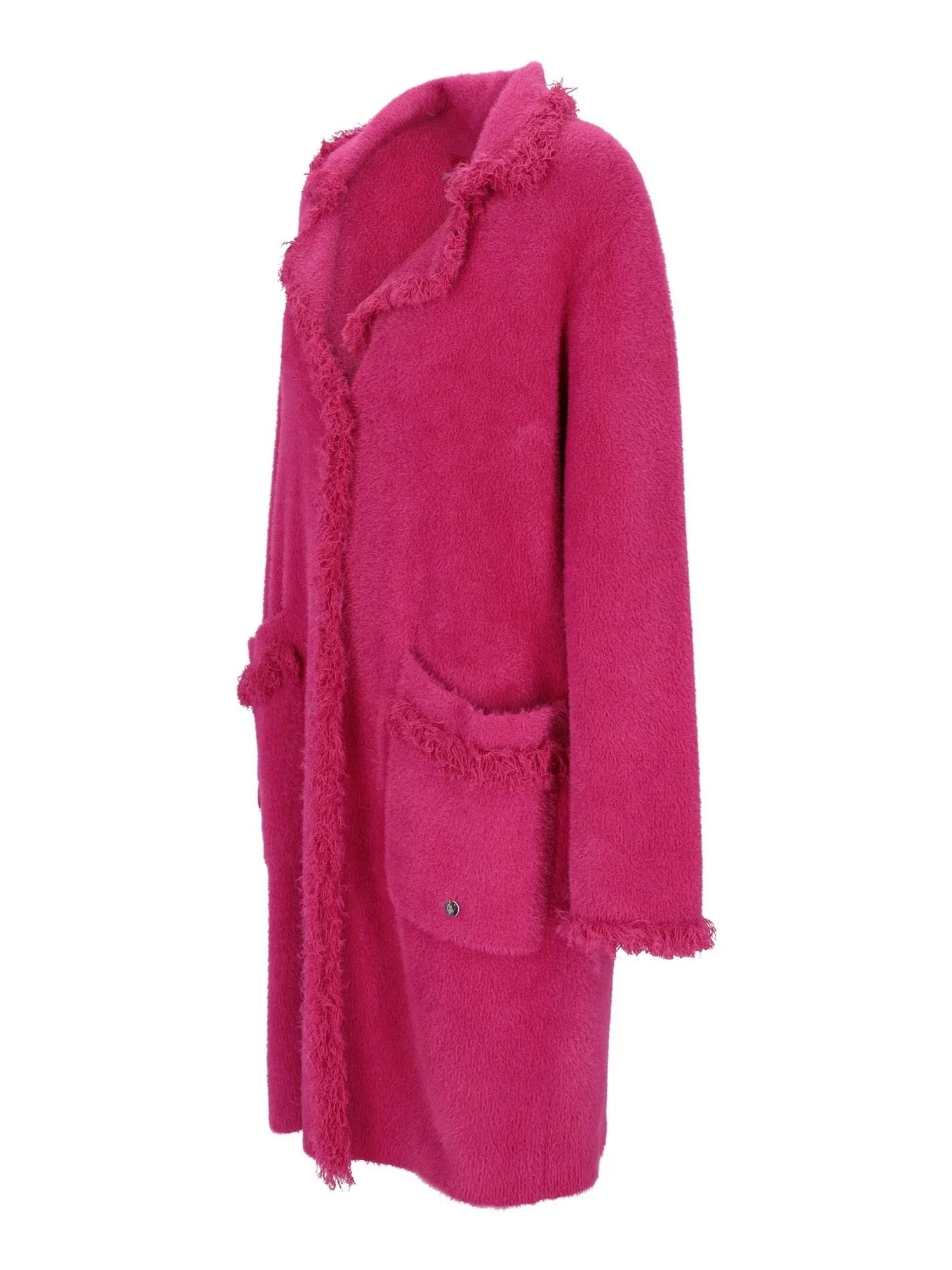 Fuchsia-rosa Wollmantel mit ausgefransten Rändern und Taschen.
