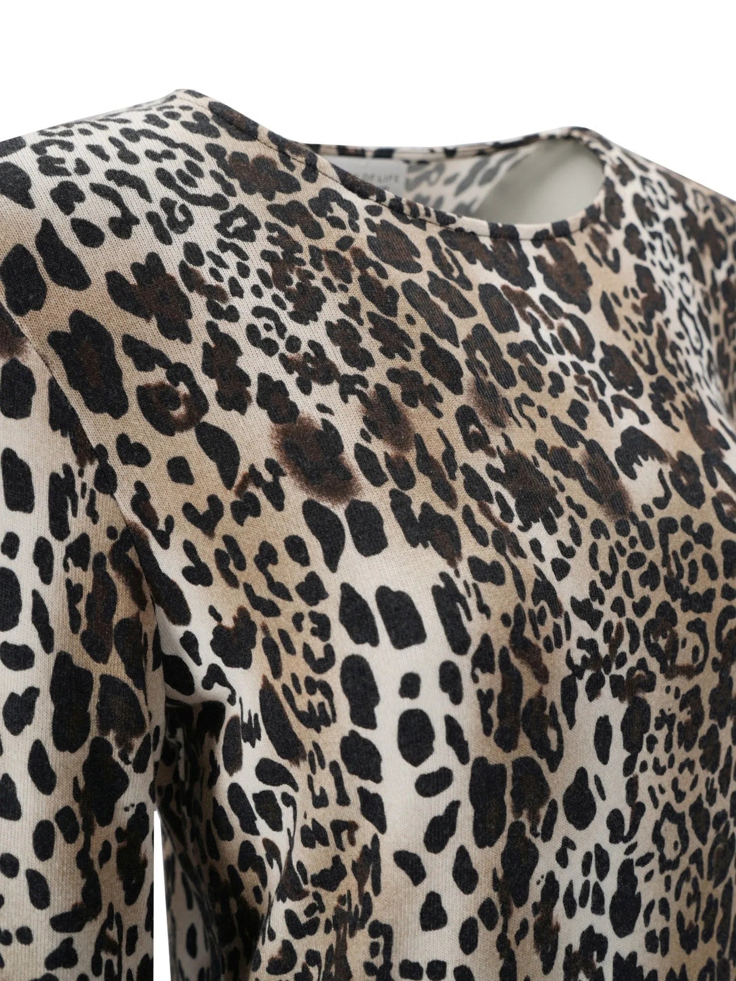 Leopardenprint-Bluse mit kurzen Ärmeln und rundem Ausschnitt.