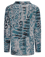 Blaugrüner und grauer Strickpullover mit Leopardenmuster und strukturiertem Strickmuster.