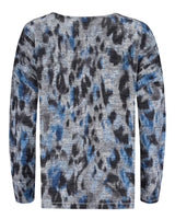 Blauer und grauer Pullover mit Tiermuster und langen Ärmeln.