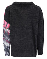 Anthrazitfarbener Pullover mit buntem, grafischem Ärmeldesign und Rundhalsausschnitt.