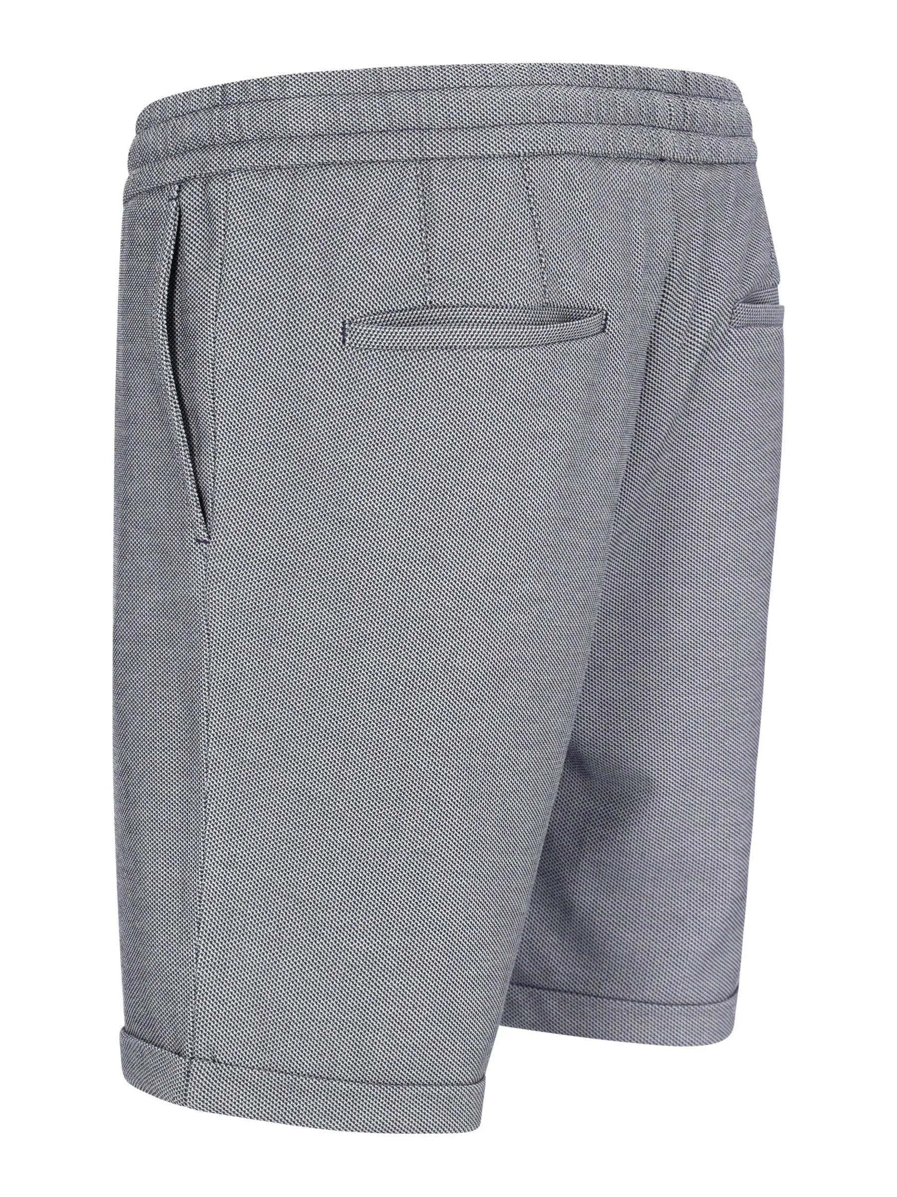 Strukturierte Bermudashort mit Elasthan: Graue texturierte Shorts mit Gummibund