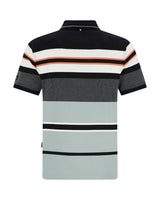 Gestreiftes Poloshirt mit schwarzen, weißen, grauen und orangefarbenen Streifen auf hellblauem Hintergrund.