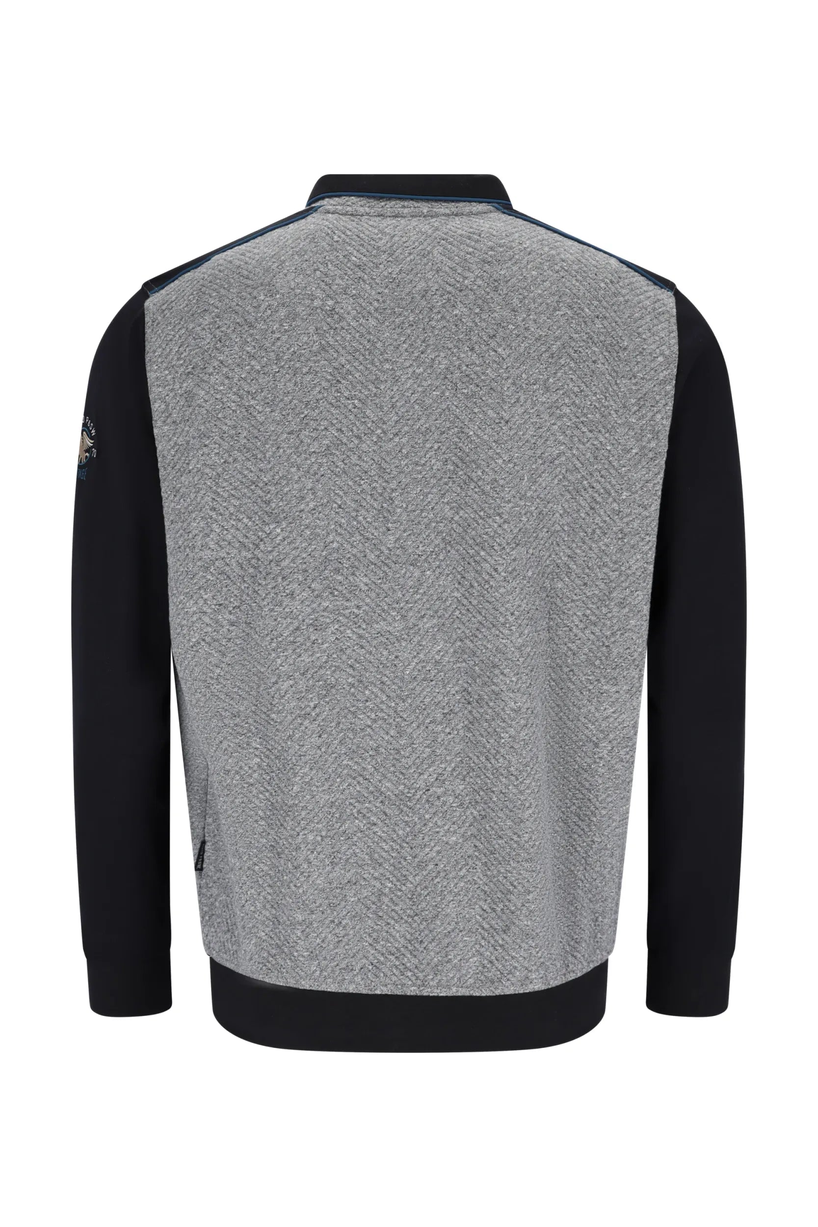 Grau-schwarze Jacke mit Reißverschluss und strukturiertem Strickmuster, mit Logo auf dem linken Ärmel.