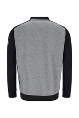 Grau-schwarze Jacke mit Reißverschluss und strukturiertem Strickmuster, mit Logo auf dem linken Ärmel.