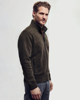 Dunkelbraune Fleecejacke mit durchgehendem Reißverschluss, Stehkragen und Seitentaschen.