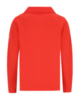 Rotes Langarm-Poloshirt mit weißem Logo am Ärmel, aus Baumwolle.