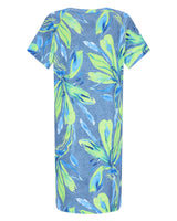 Blaues und grünes Kleid mit Blumendruck und kurzen Ärmeln.