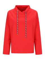 Lebendiger roter Langarm-Hoodie mit hohem Kragen und gestreiften Kordeln. Sweatshirt 1/1 Arm