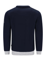 Marineblaues Poloshirt mit weißem Saum und Logo am Ärmel.
