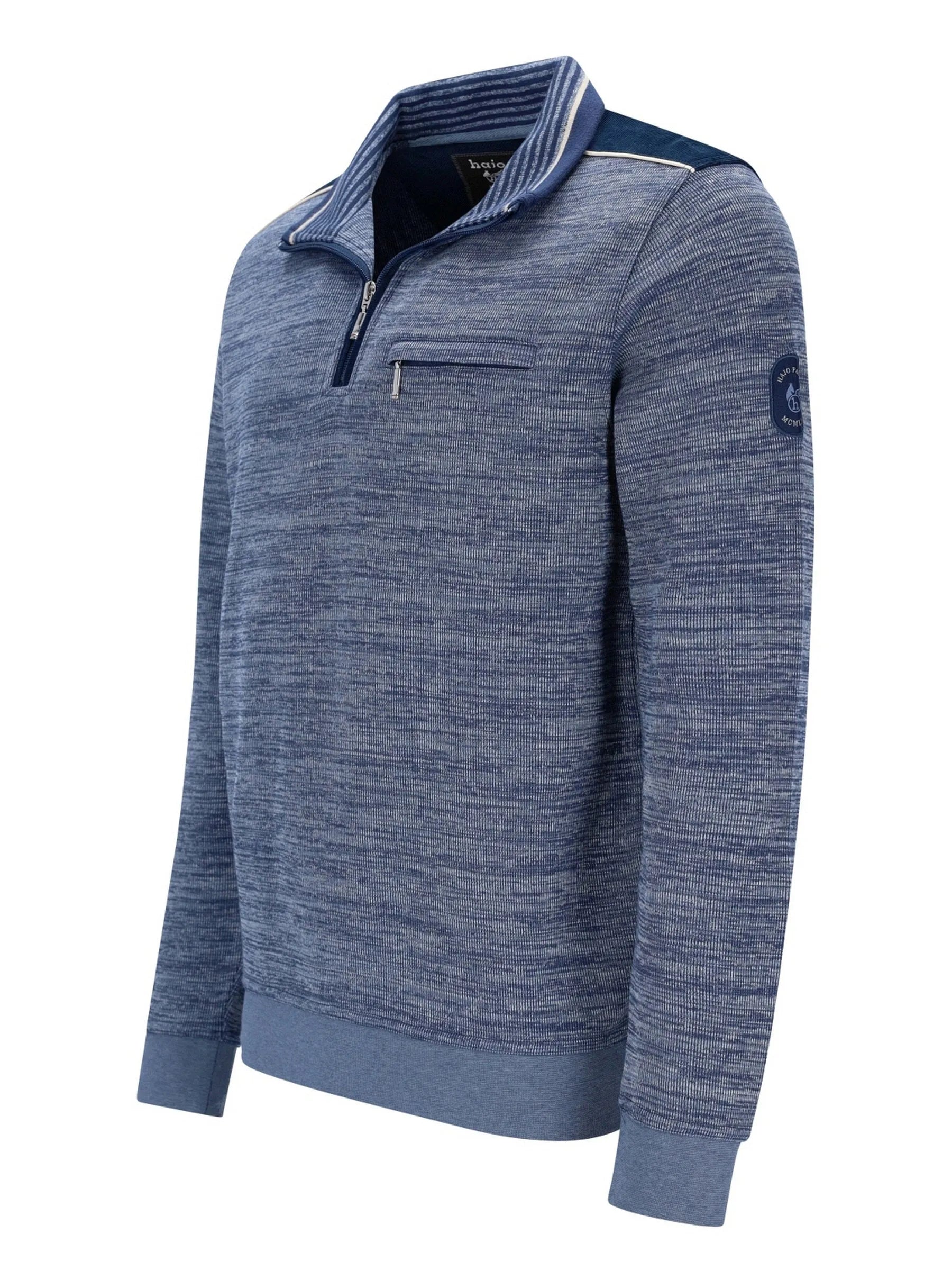 Marineblauer Viertel-Reißverschluss-Pullover mit gerippten Manschetten und Kragen, strukturiertes Strickdesign.