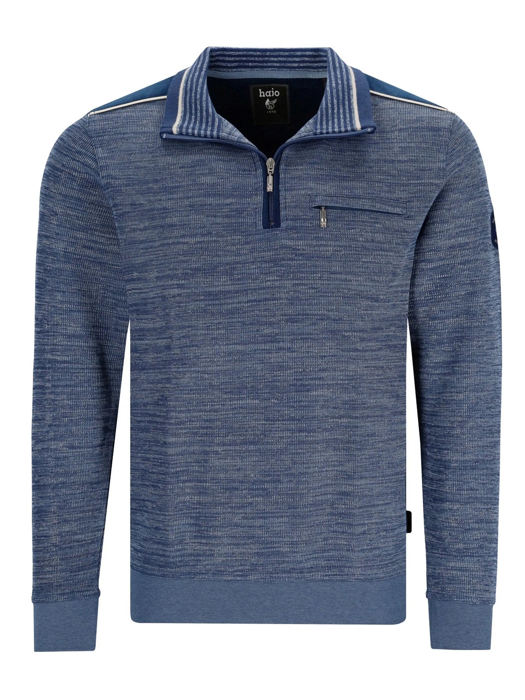 Blauer Viertelreißverschluss-Pulli mit gestreiftem Kragen und Taschen-Details.