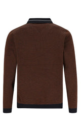 Braun strukturierter strick-polo mit marineblauem kragen und bündchen mit weißen piping akzenten im zweitonoptik sweatshirt