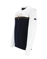 Weißer und marineblauer langärmeliger Pullover mit goldener Zierleiste und Logo auf dem linken Ärmel.